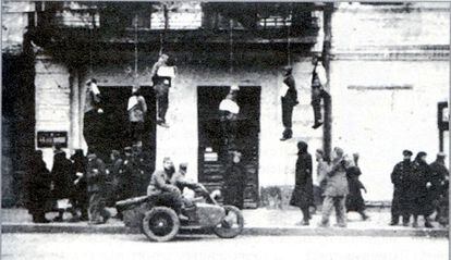 Citizens of Kharkov hanging from the balconies of the city's Communist Party headquarters in the first months of the German invasion in 1941.