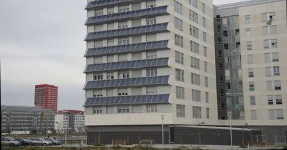 Promoci&oacute;n de viviendas sociales en Vitoria con paneles solares que consigue ahorros energ&eacute;ticos del 40%. 