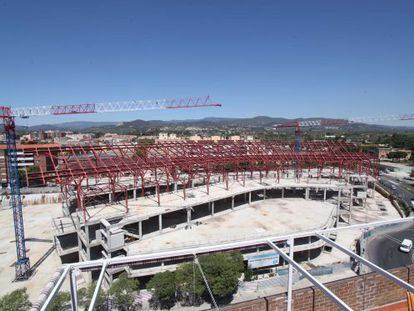 Obras del centro comercial paralizadas desde el verano pasado. 