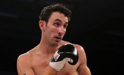 Scott Westgarth durante una pelea en Bristol.