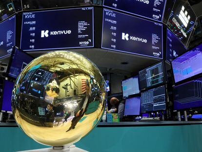 A bell is seen at the post during the IPO for Kenvue Inc. a Johnson & Johnson's consumer-health business, at the New York Stock Exchange (NYSE) in New York City, U.S., May 4, 2023.  REUTERS/Brendan McDermid