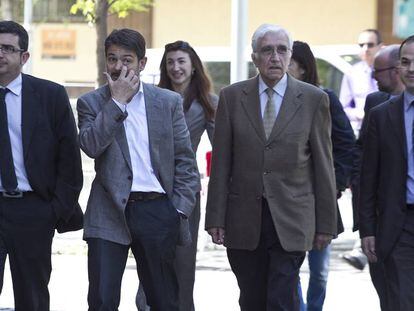 L'extresorer de Convergència, Daniel Osácar (tercer per l'esquerra) va a declarar, el 2011, amb càrrecs del partit.