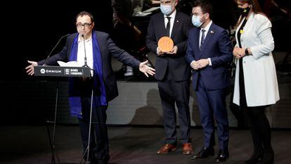 El dramaturgo y director teatral Sergi Belbel recibe el premio de Sant Jordi.