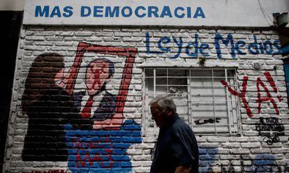 Un mural de Buenos Aires en el que se exige la ley de medios