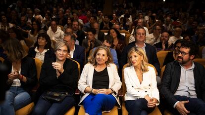 Yolanda Díaz (segunda por la derecha), en el acto en Barcelona.