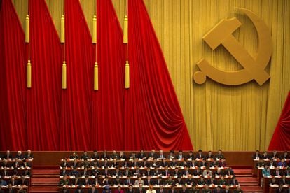 Asistentes durante la sesión inaugural del Congreso Nacional del Partido Comunista Chino celebrado en el Gran Palacio del Pueblo en Pekín, el 18 de octubre de 2017.