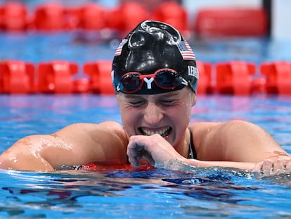 Katie Ledecky se emociona tras la conquista del 1500 en Tokio.