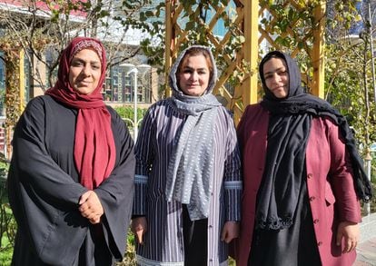 From left to right, Maliha Hashemi, Zakia Kawiyan and Shahla Arifi, this Monday in Kabul.  / TO.  AND