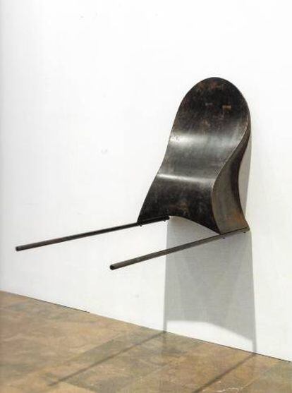 'Carrying' (1992), de Pepe Espalíu, en García Galería.