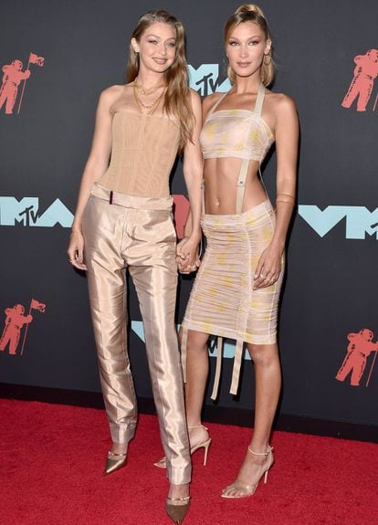Gigi y Bella Hadid, en los MTV Video Music Awards celebrados en Newark, Nueva Jersey, el 26 de agosto.