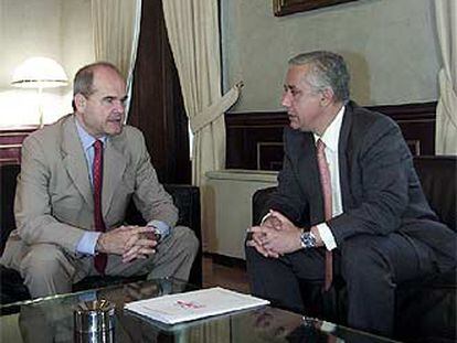 Chaves y Arenas, en una reunión, en mayo de 2004.