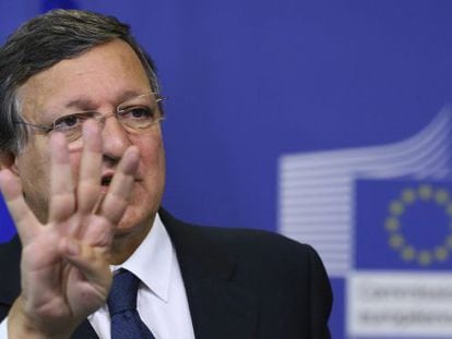 El presidente de la Comisión Europea, José Manuel Durao Barroso, gesticula durante una rueda de prensa.