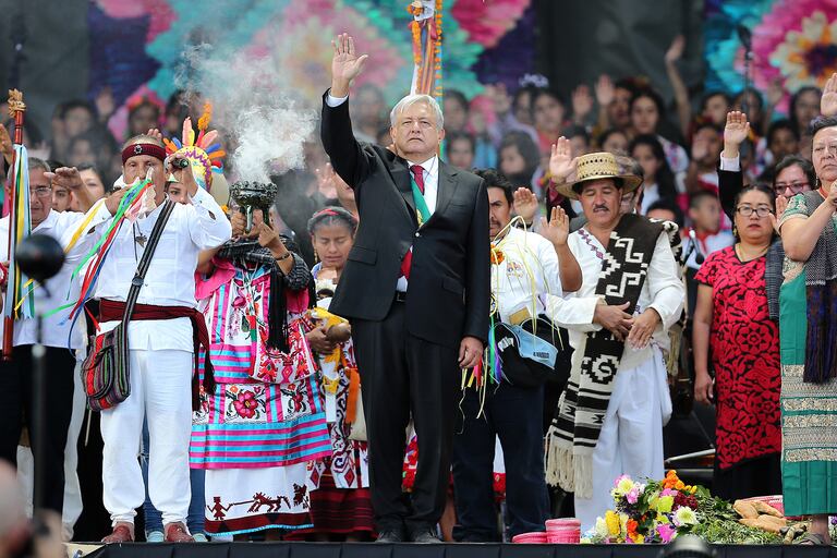López Obrador y los de abajo | Opinión 2 Andrés Manuel López Obrador en el Zócalo de Cuidad de México el 1 de diciembre de 2018.