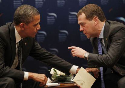 El presidente Barack Obama durante su conversaci&oacute;n con su hom&oacute;logo ruso Dmitri Medv&eacute;dev hoy en Se&uacute;l.
