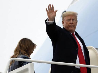 El presidente de los Estados Unidos, Donald Trump. junto a su esposa antes de viajar a Nueva Orleans, este lunes.