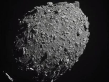 El asteroide Dimorfo, en una fotografía de la sonda DART segundos antes del impacto.