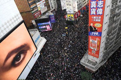 Vista aérea de una manifestación multitudinaria en Hong Kong, el 8 de diciembre de 2019.
