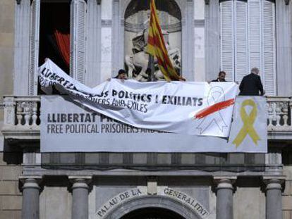 El órgano que regula los procesos electorales pide otro informe al Gobierno sobre los  nuevos elementos  colgados por la Generalitat