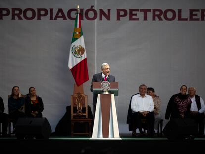 Andrés Manuel López Obrador en un templete en el Zócalo, el 18 de marzo de 2023.