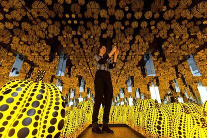 La instalación de arte titulada 'Todo el Amor eterno que tengo por las calabazas' de la artista japonesa Yayoi Kusama, en la galería de Victoria Miro en Londres.