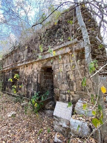 Parte de los monumentos arqueológicos en el rancho.