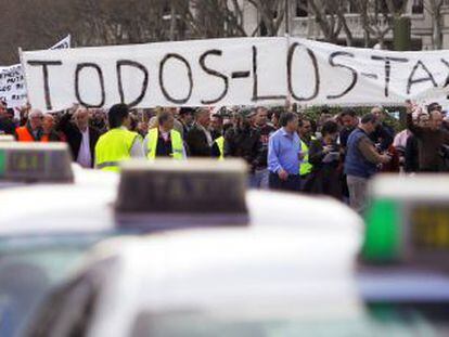 Concentración de taxis en marzo de 2011.