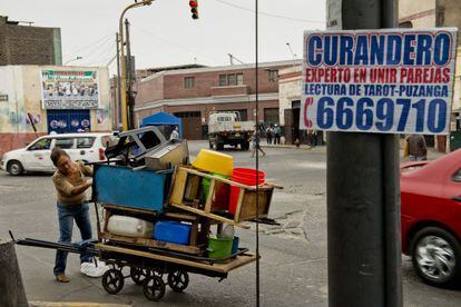 Una escena del barrio Cinco esquinas, en Lima.
