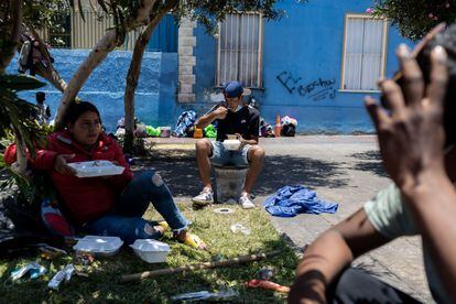 Un grupo de migrantes venezolanos pasan sus días en las calles de Iquique al norte de Chile. Los migrantes buscan la forma de llegar a Santiago.