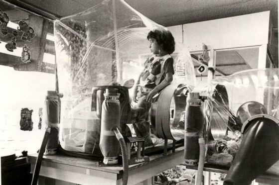 El nen David Vetter, inspirador de la pel·lícula 'El noi de la bombolla de plàstic' (1976).