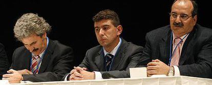 Los concejales de IU Alarico Rubio, Raúl Calle y José Castejón, durante el pleno municipal de Leganés.