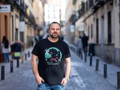 Pedro Torrijos fotografiado en una calle cercana a Caixa Forum Madrid.