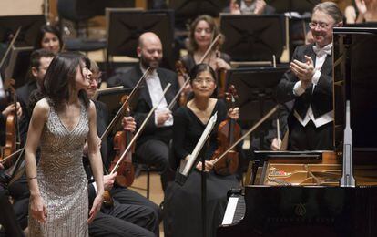 V&iacute;ctor Pablo P&eacute;rez aplaude a Alice Sara Ott el pasado viernes en A Coru&ntilde;a.