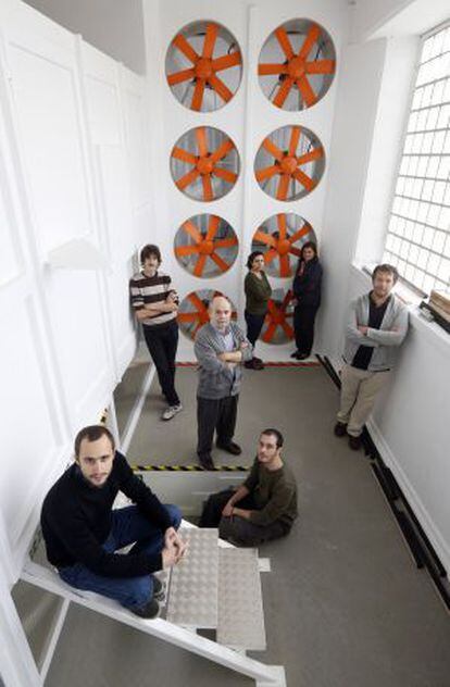 Varios ingenieros del Instituto Ignacio da Riva (el director, José Meseguer, en el centro).