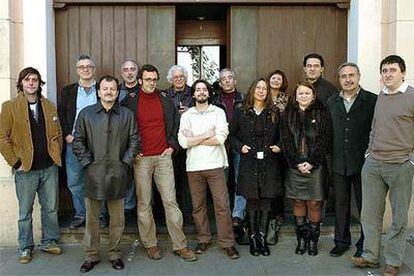 Miembros del jurado del Premio Salambó, ayer en Barcelona. De izquiera a derecha, Andrés Barba, Enrique de Hériz, Alejandro Gándara, Juan Miñana, Isaac Rosa, Lázaro Cavadlo, Andrés Neuman, Jordi Soler, Núria Amat, Alicia Giménez Bartlett, Zoe Valdés, Juan Gabriel Vásquez, Vicente Molina Foix y Ismael Grasa.