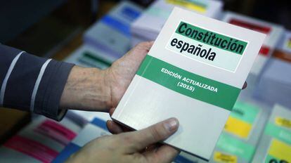 Un ejemplar de la Constituci&oacute;n Espa&ntilde;ola de 1978. 