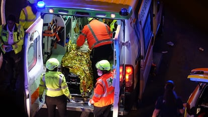 Servicios médicos en el lugar del accidente.
