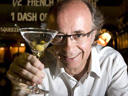 Javier de las Muelas amb un dry martini en una imatge d'arxiu.