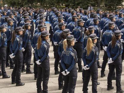 Policías municipales en formación durante la celebración del cuerpo el pasado 24 de junio en el Retiro.