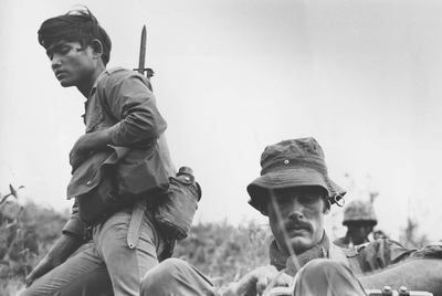 Sean Flynn (derecha), fotografiado en 1968 en Vietnam del Sur.