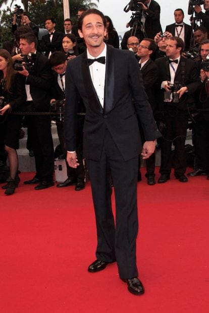 Adrien Brody se despidió con esmoquin de Cannes