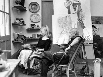 Pablo Picasso y su modelo Sylvette David, en 1954.