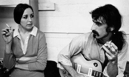 Pauline Butcher con Frank Zappa. 