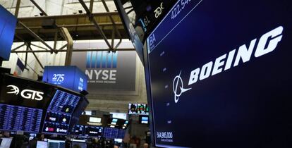 Logotipo de Boeing en la Bolsa de Nueva York.