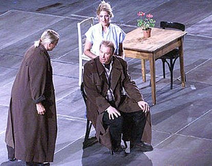 Una escena del montaje de Harry Kupfer de la ópera <b></b><i>Fidelio, </i>estrenada anteayer en Granada.