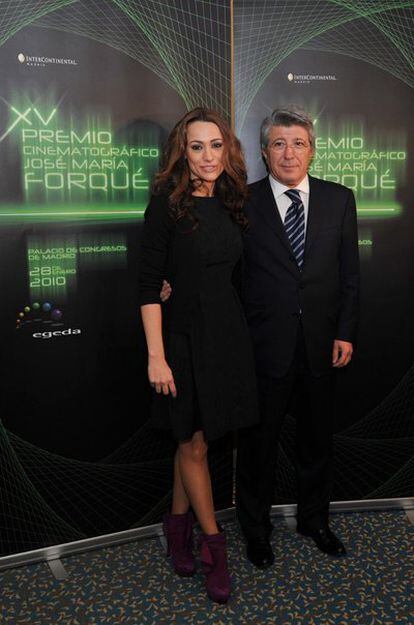 La actriz Natalia Verbeke y el presidente de EGEDA, Enrique Cerezo