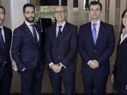 De izquierda a derecha equipo de Commerzbank: Pedro Menéndez, Antonio Rocamora, Andreas Schwung, Jorge de Sedano y Marta Ortega.
