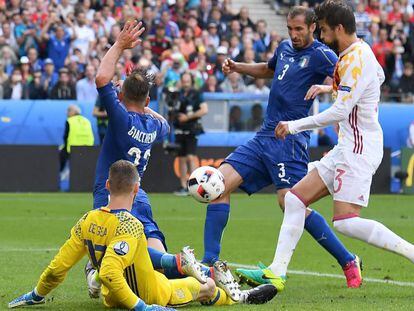 Chiellini marca el 1-0 para Italia