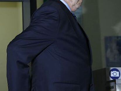 El expresidente de Invercaria Tomás Pérez Sauquillo, a la entrada de los juzgados de Sevilla.