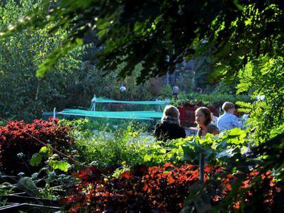 Prinzessinengarten es un jardín y huerto urbano en la berlinesa Oranienstrasse, con terraza incluida en verano.