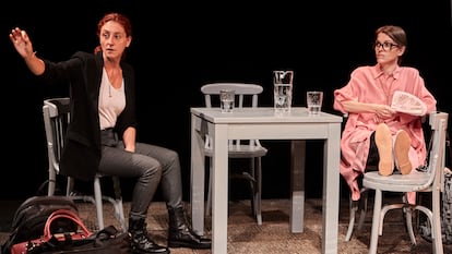 Una imagen de 'Contarlo para no olvidar', con Nuria Mencía y Nuria González.